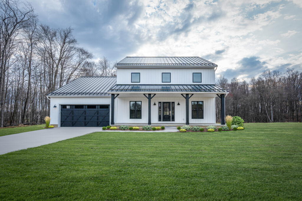 Farmhouse - Large windows and natural light