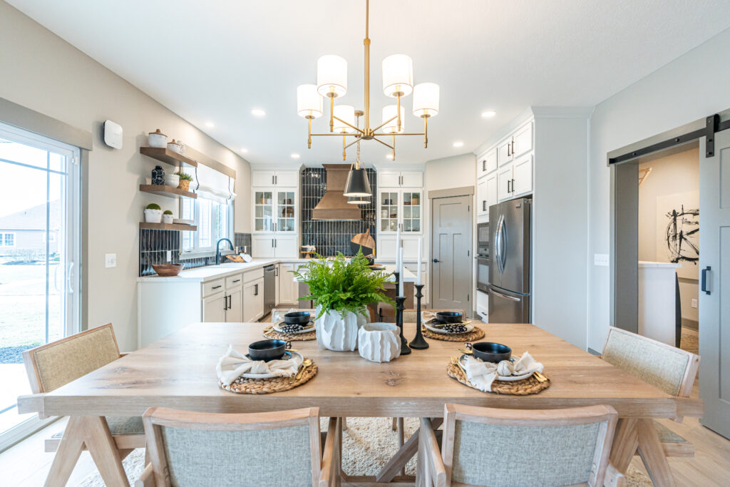 Ashland Charleston II Craftsman Dining & Kitchen